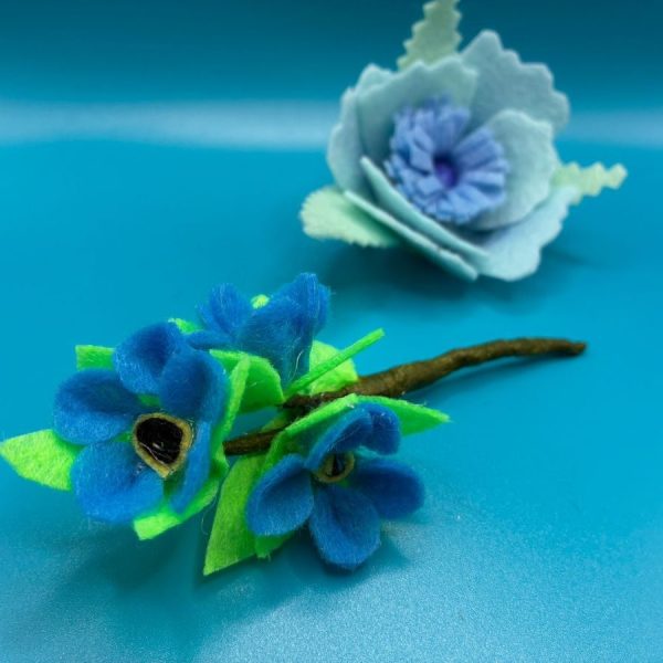 Blue forget-me-not and poppy brooches